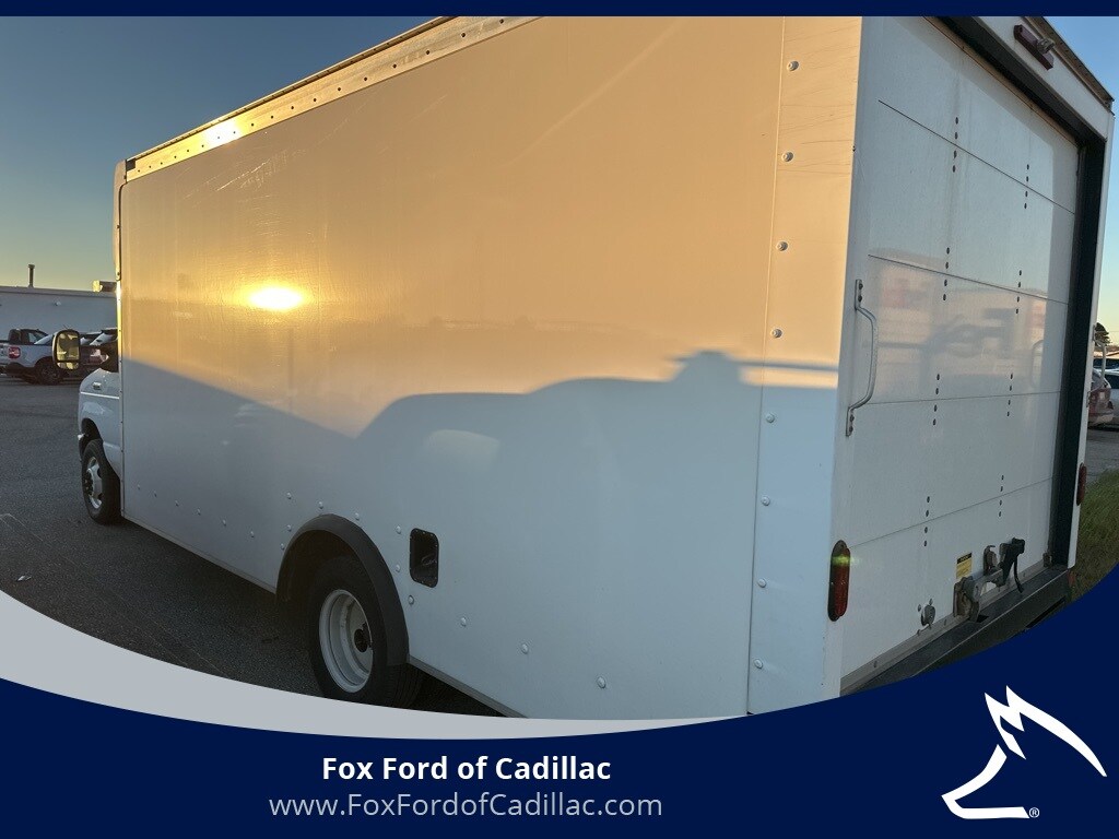 2023 Ford E-350 photo 2