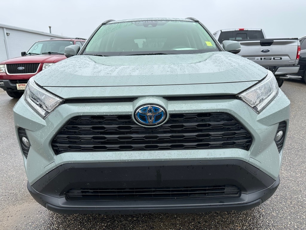 Used 2021 Toyota RAV4 XLE with VIN JTMRWRFV2MD129286 for sale in Kansas City