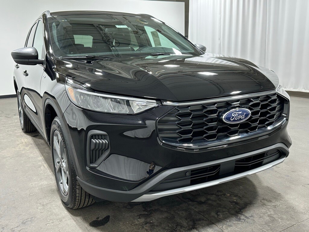 2025 Ford Escape ST-Line photo 2
