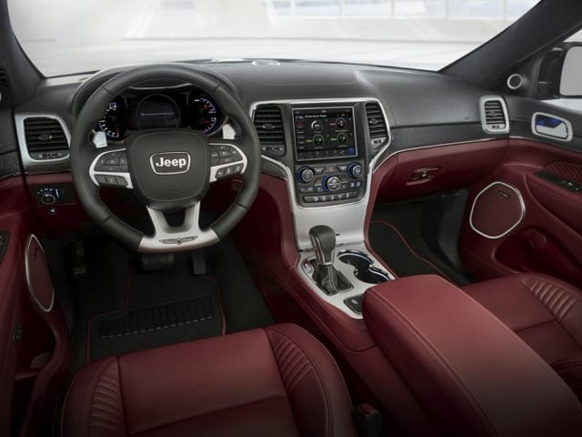 2018 grand cherokee interrior drivers side.jpg