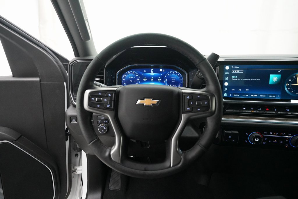 2022 Chevrolet Silverado 1500 LT photo 4