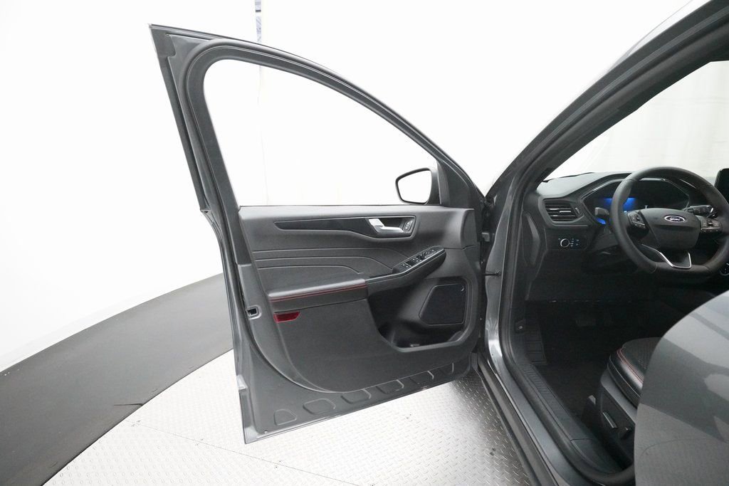 2025 Ford Escape ST-Line - Photo 27