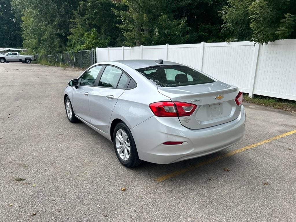Used 2019 Chevrolet Cruze LS with VIN 1G1BC5SM4K7126183 for sale in Caledonia, MI