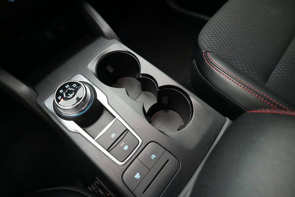 2025 Ford Escape ST-Line - Photo 16