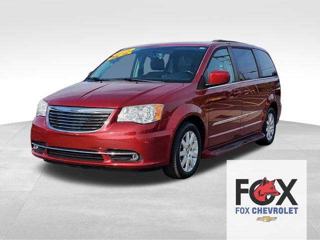 2013 Chrysler Town & Country Touring's photo