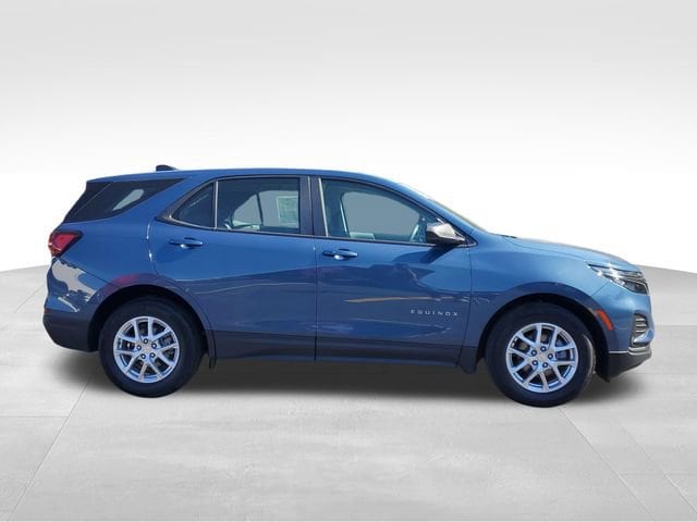 2024 Chevrolet Equinox LS - Photo 6