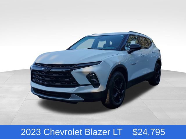 2023 Chevrolet Blazer 2LT photo 2