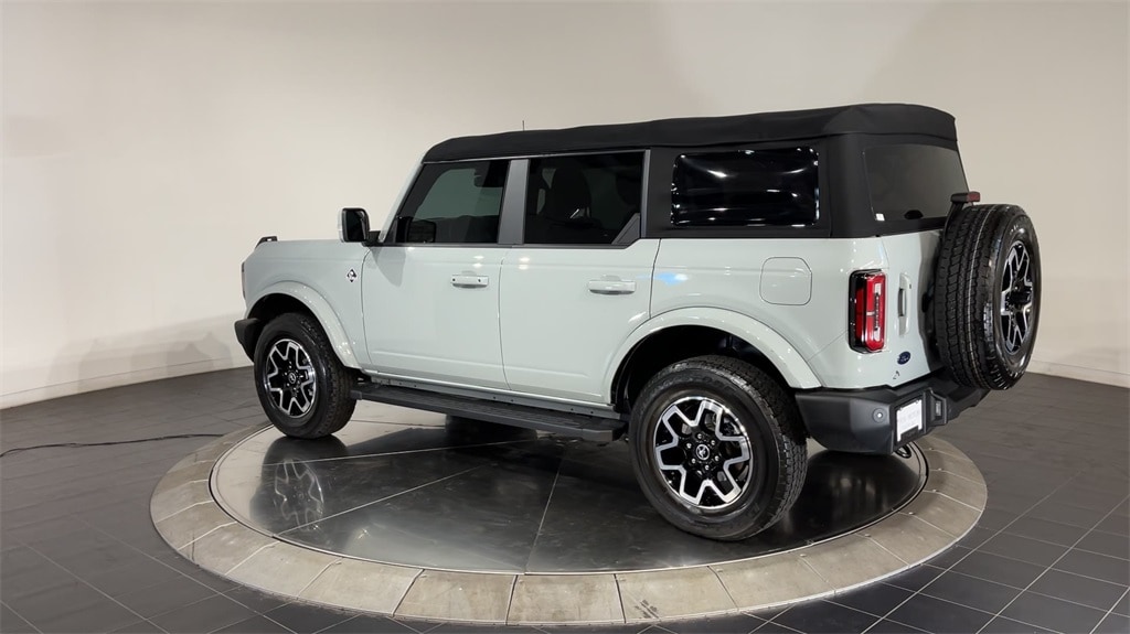 Used 2022 Ford Bronco 4-Door Outer Banks with VIN 1FMDE5BH5NLB17772 for sale in Chicago, IL