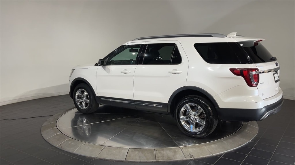 Used 2017 Ford Explorer XLT with VIN 1FM5K8D87HGB03042 for sale in Chicago, IL