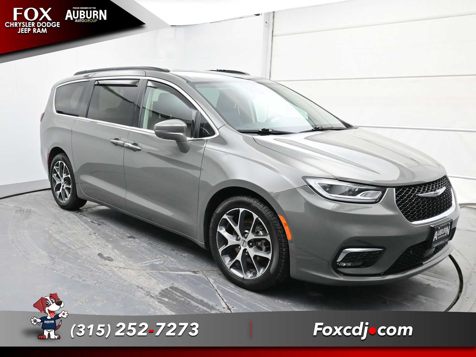 2022 Chrysler Pacifica Touring L's photo