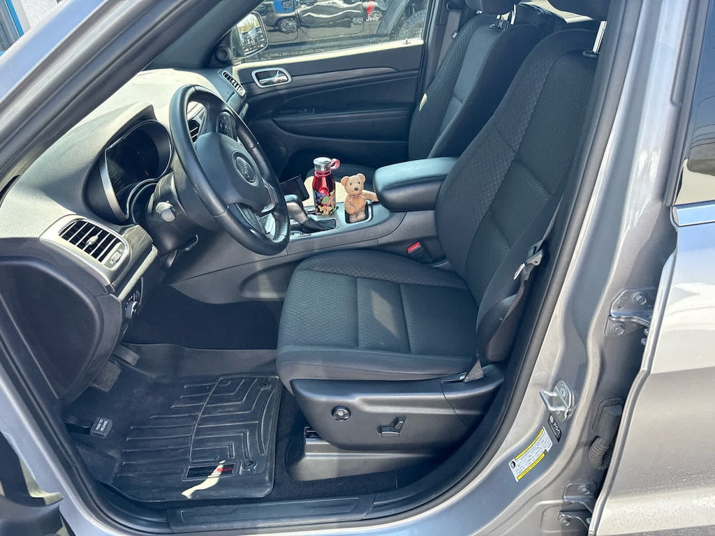 Used 2021 Jeep Grand Cherokee Laredo SUV
