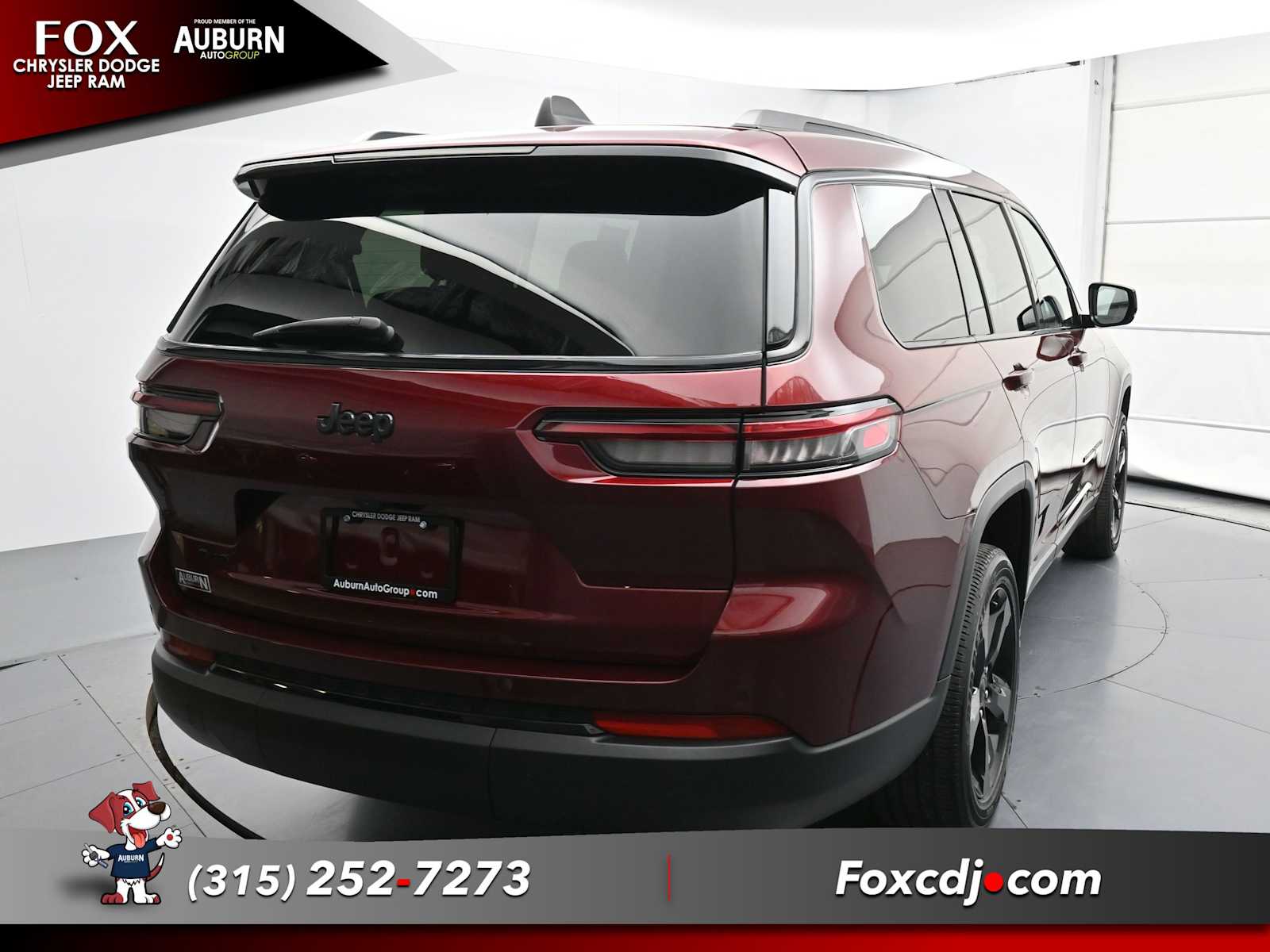 2023 Jeep Grand Cherokee Laredo photo 3