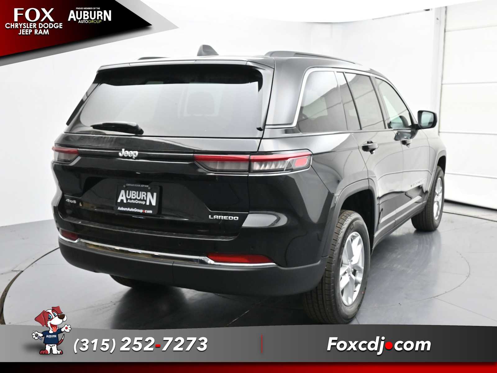 2025 Jeep Grand Cherokee Laredo photo 2