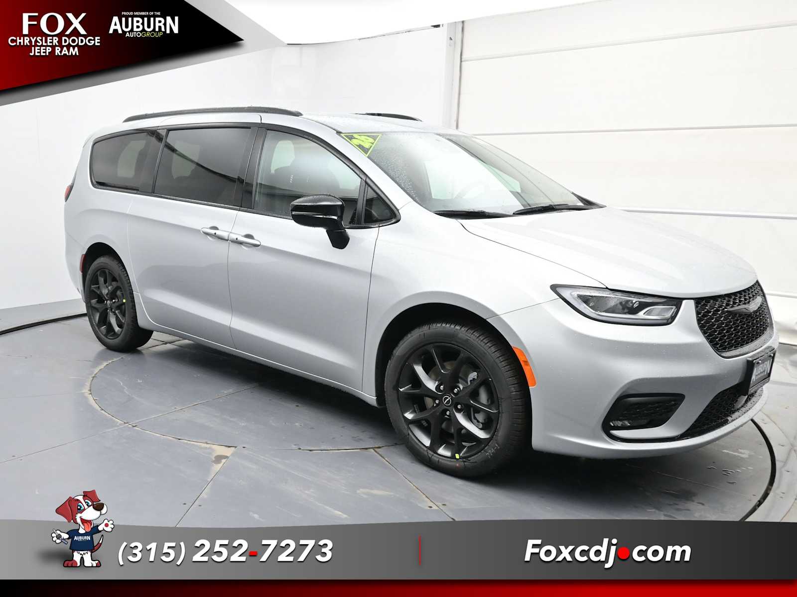 2026 Chrysler Pacifica Select's photo