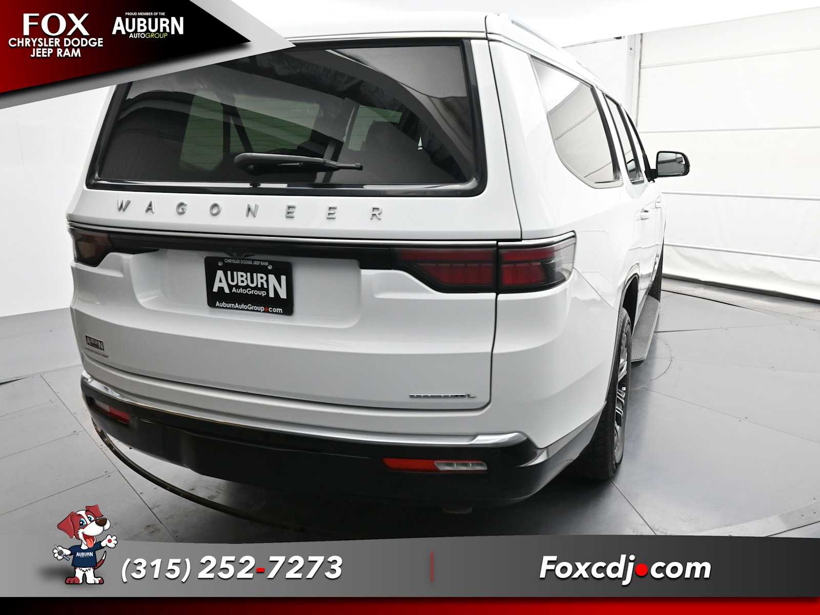 2023 Jeep Wagoneer L Series II photo 3