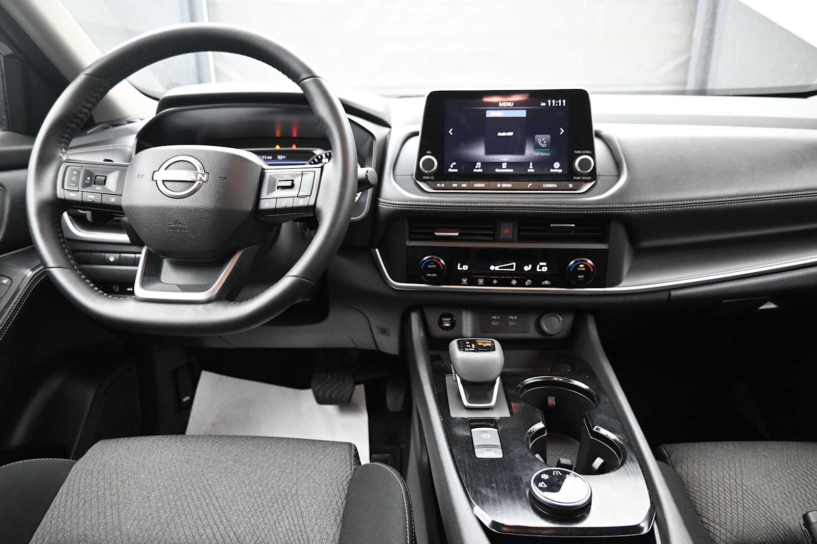 2025 Nissan Rogue SV - Photo 14
