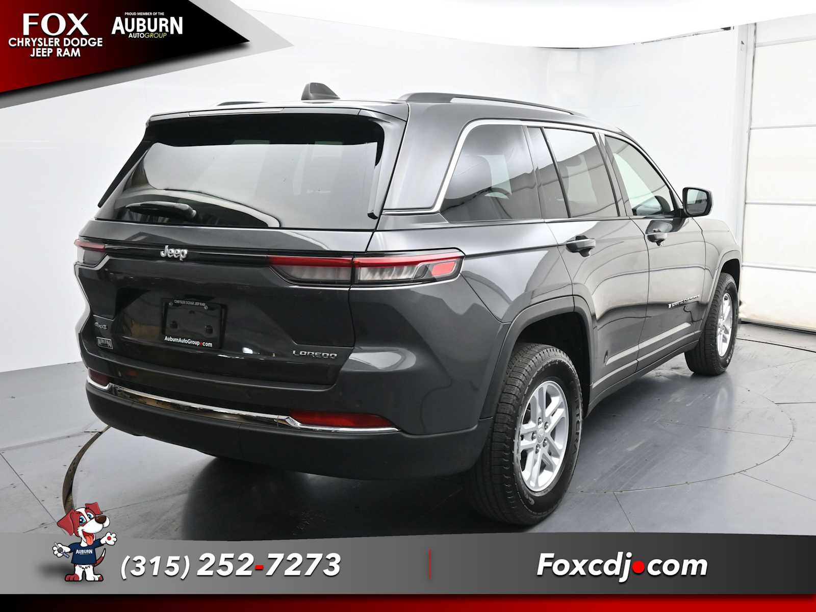 2023 Jeep Grand Cherokee Laredo photo 4