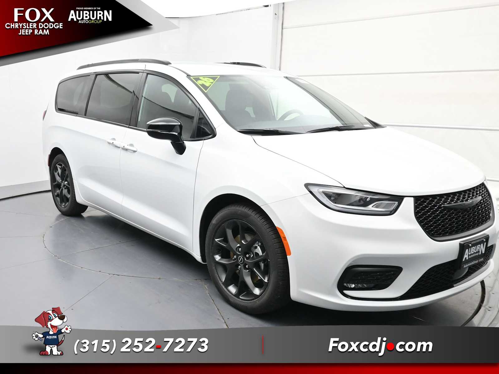 2026 Chrysler Pacifica Select's photo