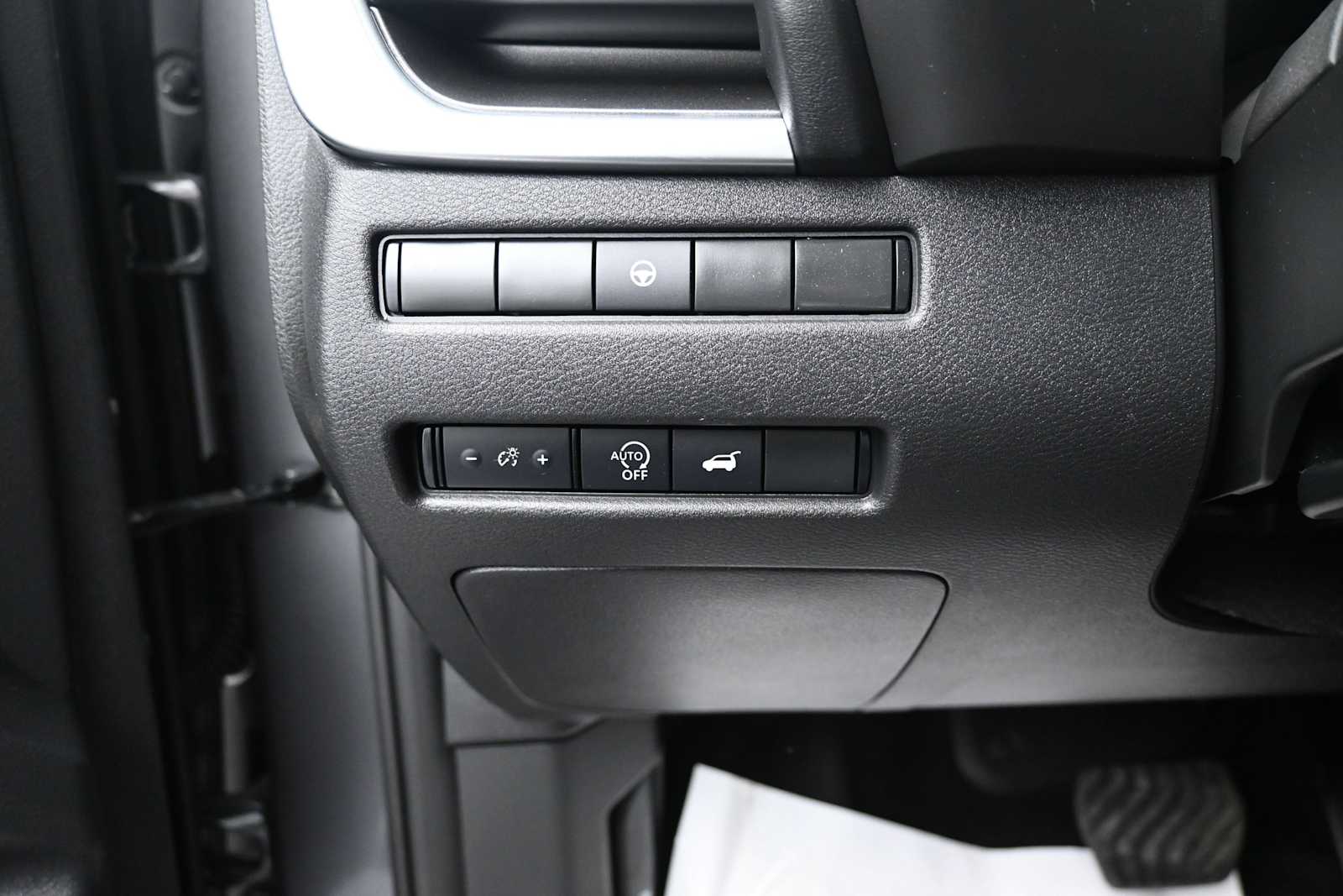 2025 Nissan Rogue SV - Photo 11