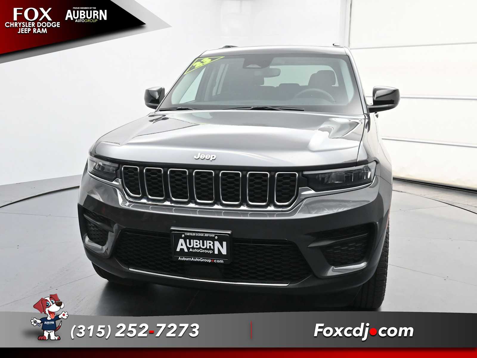 2023 Jeep Grand Cherokee Laredo photo 3