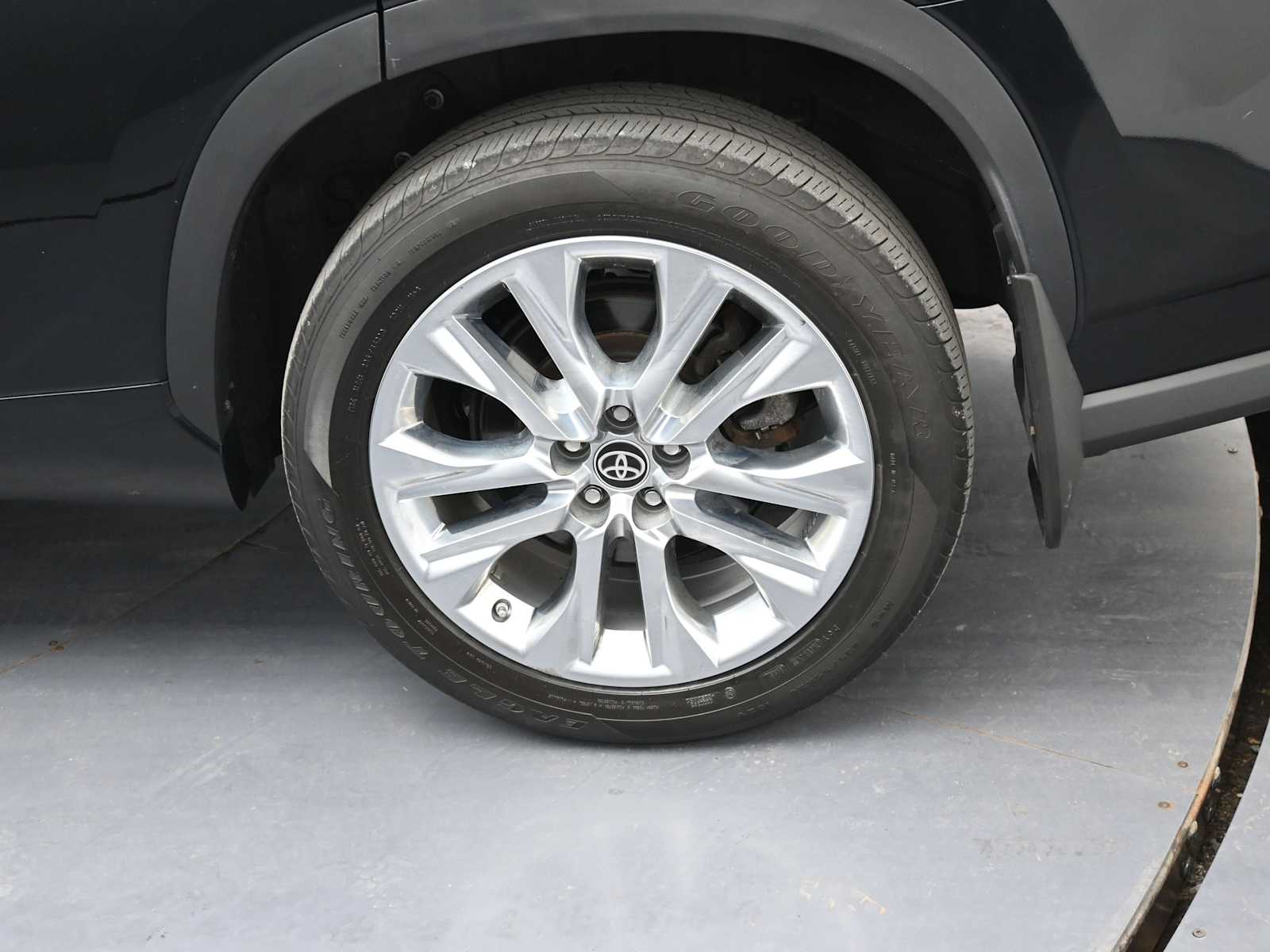 2023 Toyota Highlander Limited photo 4