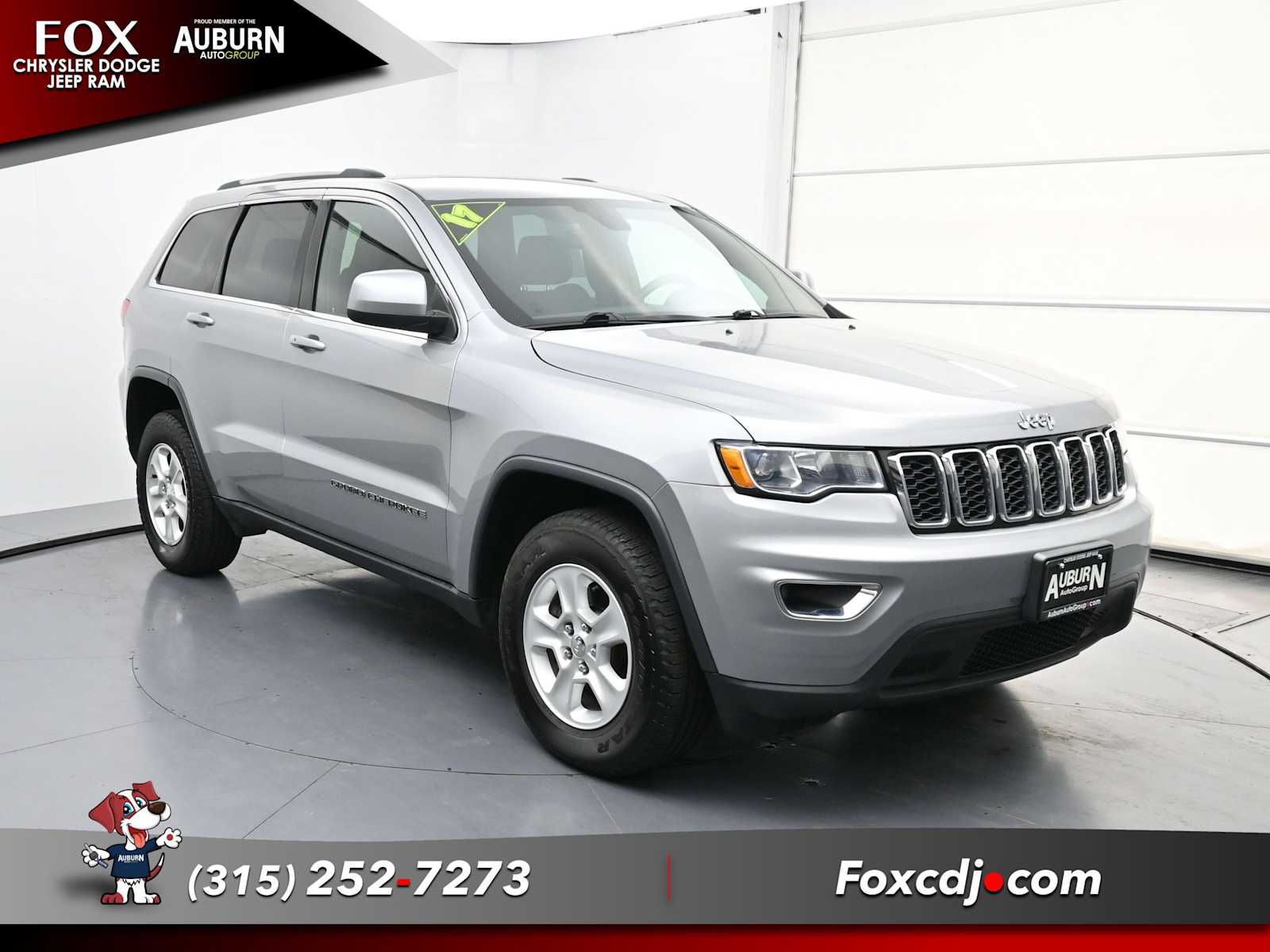 2017 Jeep Grand Cherokee Laredo photo 2