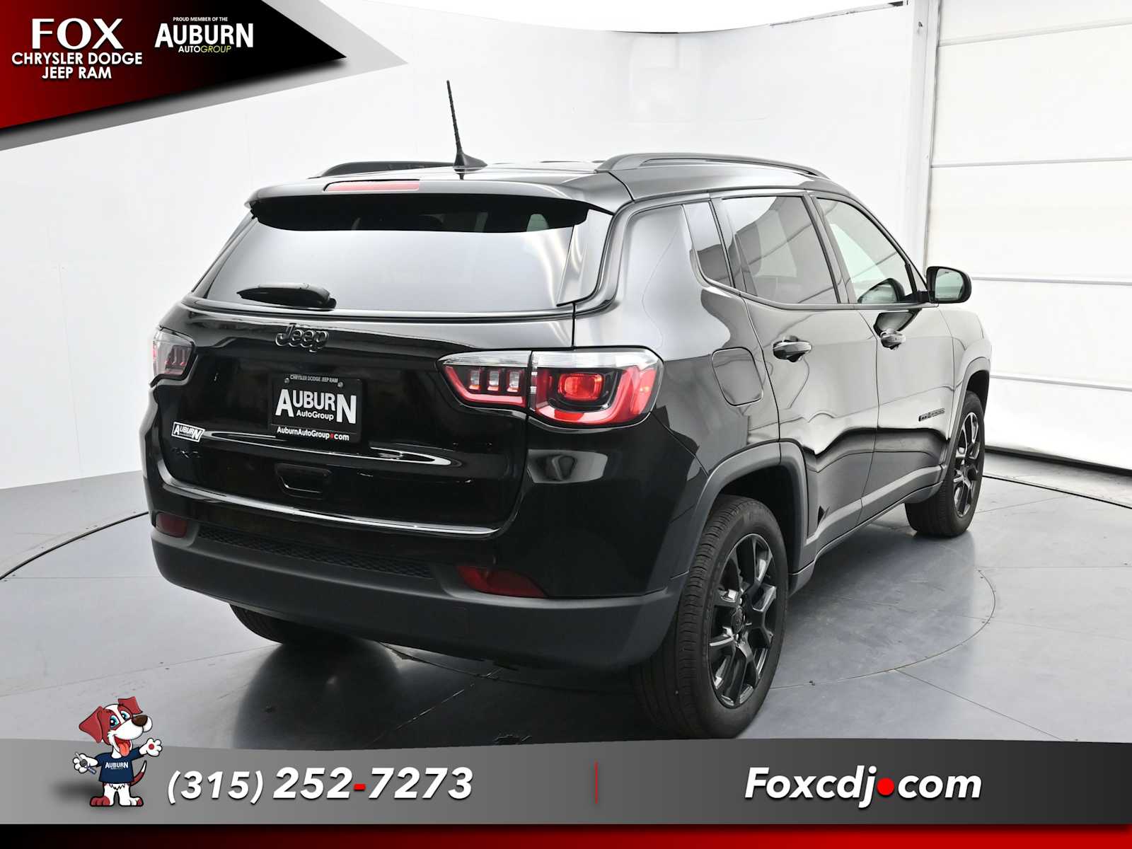 2023 Jeep Compass Latitude photo 3