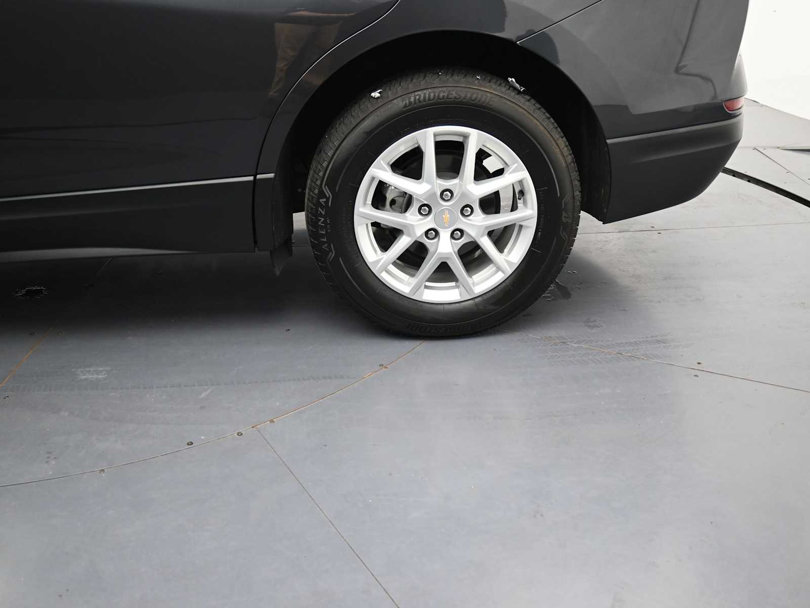 2022 Chevrolet Equinox LS photo 3