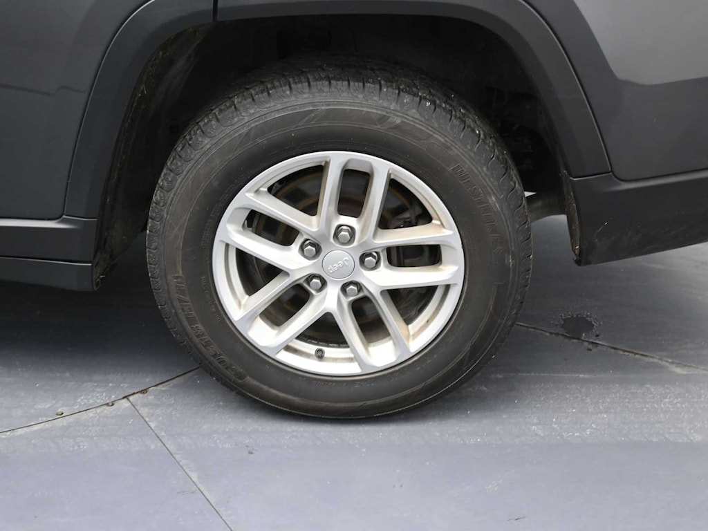 Used 2021 Jeep Grand Cherokee L Laredo SUV