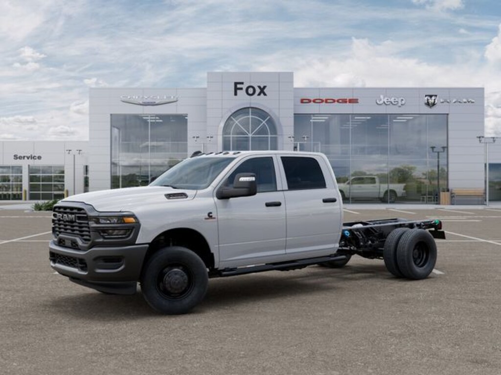 New 2026 Ram 3500 Chassis Cab TRADESMAN CREW 4X4 60' CA Pickup