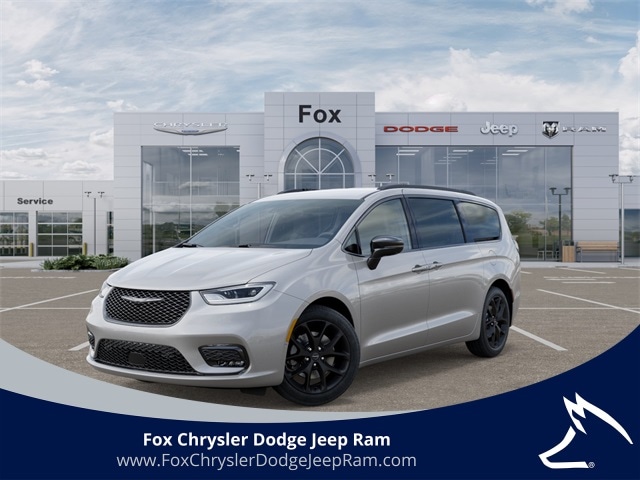 2026 Chrysler Pacifica Select's photo