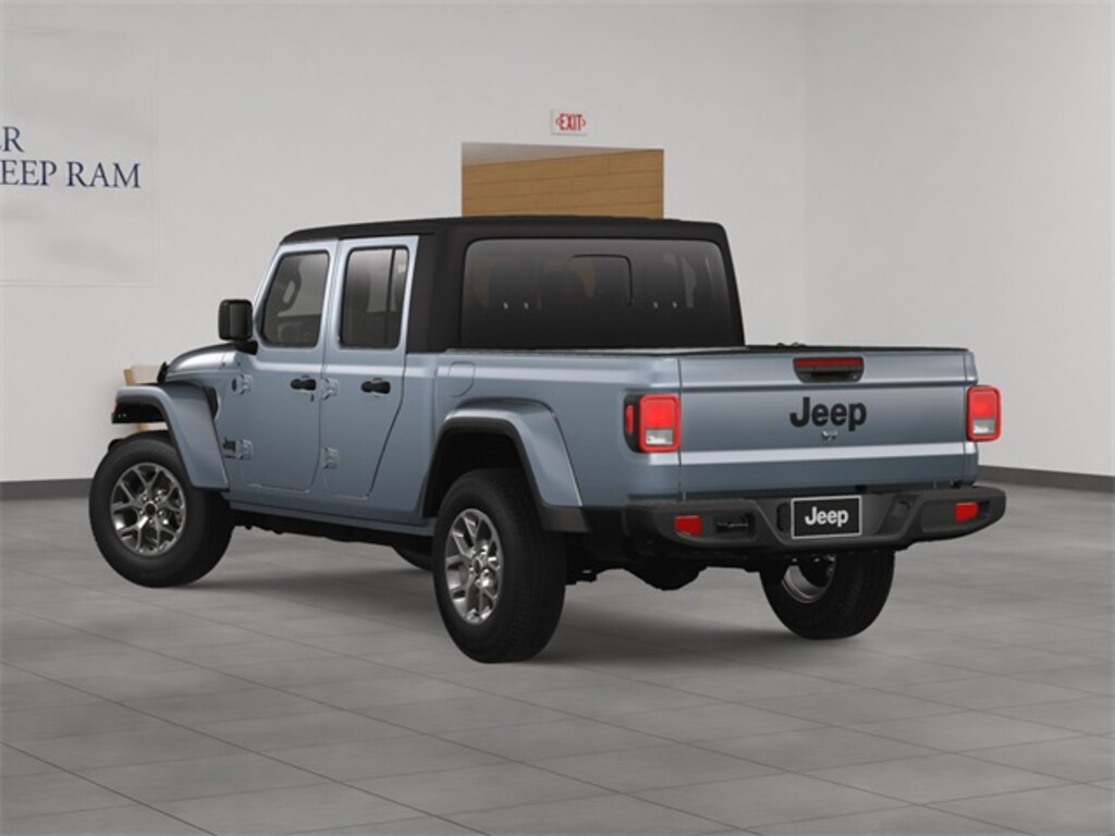 New 2025 Jeep Gladiator SPORT S 4X4 Pickup