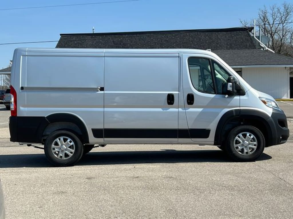 New 2024 Ram ProMaster PROMASTER 3500 SLT CARGO VAN LOW ROOF 136' WB Cargo Van