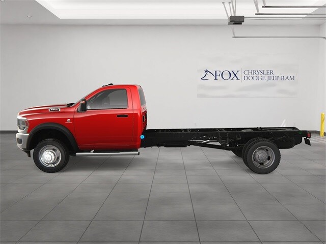 2024 Ram 5500 Tradesman photo 3