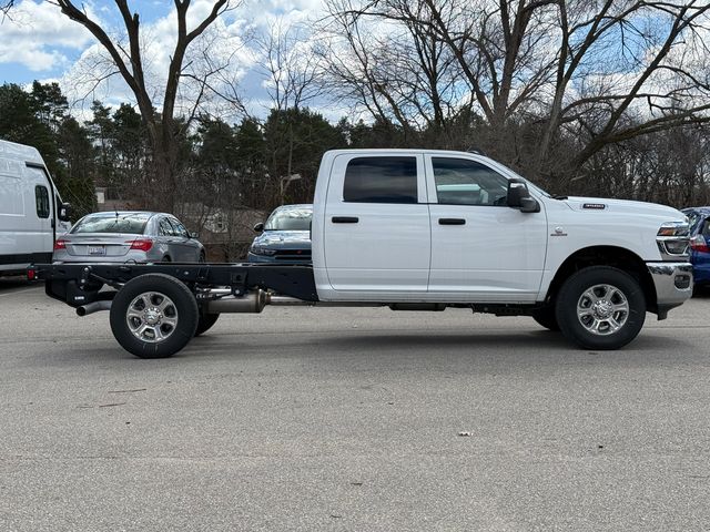 2026 RAM 3500 Chassis Tradesman - Photo 18