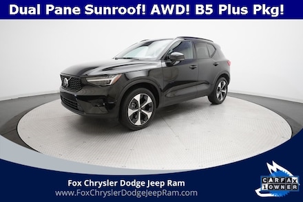2024 Volvo XC40 B5 Plus Dark SUV