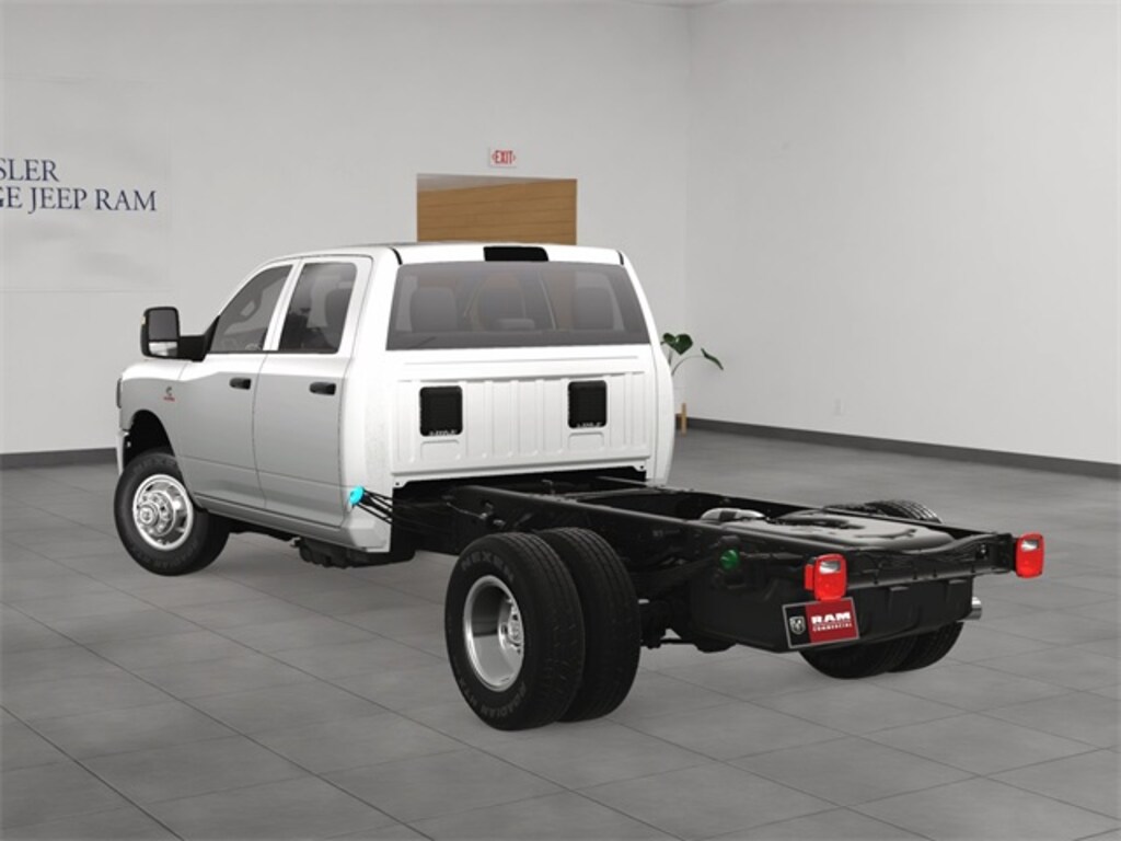 New 2024 Ram 3500 Chassis Cab 3500 TRADESMAN CREW CAB CHASSIS 4X4 60' CA Pickup
