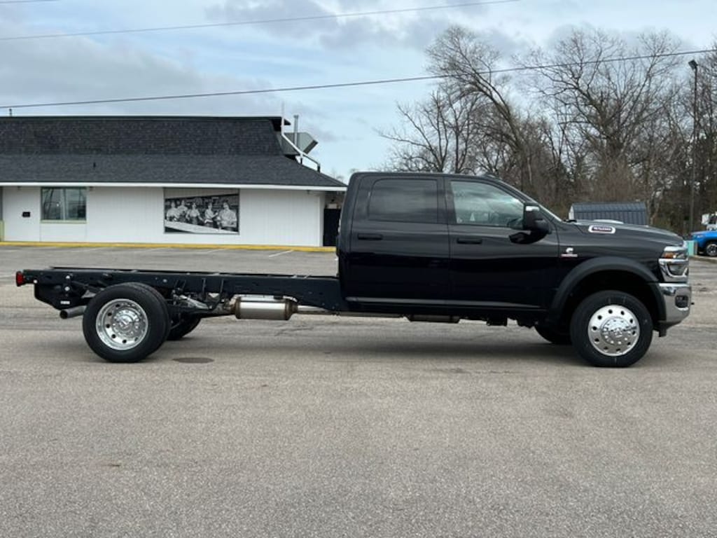 New 2026 Ram 5500 Chassis Cab TRADESMAN CREW 4X4 84' CA Pickup