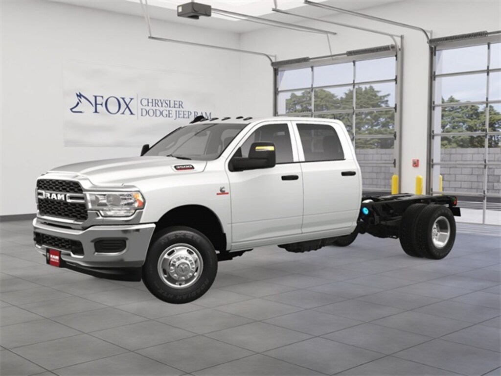 New 2024 Ram 3500 Chassis Cab 3500 TRADESMAN CREW CAB CHASSIS 4X4 60' CA Pickup