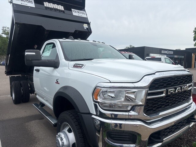2024 Ram 5500 Tradesman photo 3