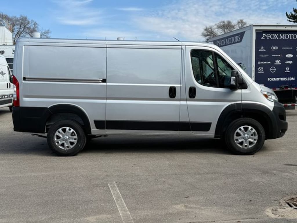 New 2024 Ram ProMaster PROMASTER 3500 SLT CARGO VAN LOW ROOF 136' WB Cargo Van