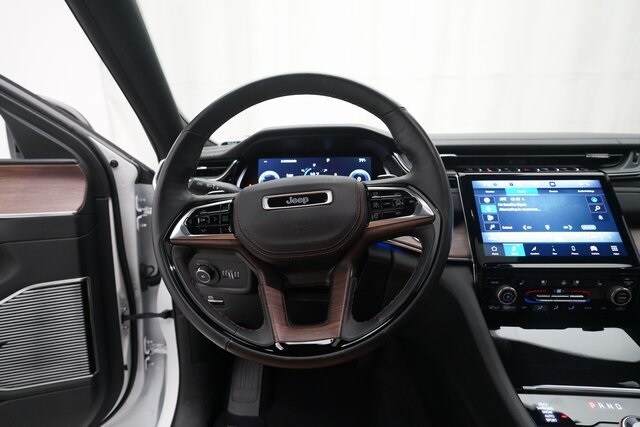 2023 Jeep Grand Cherokee Summit photo 4