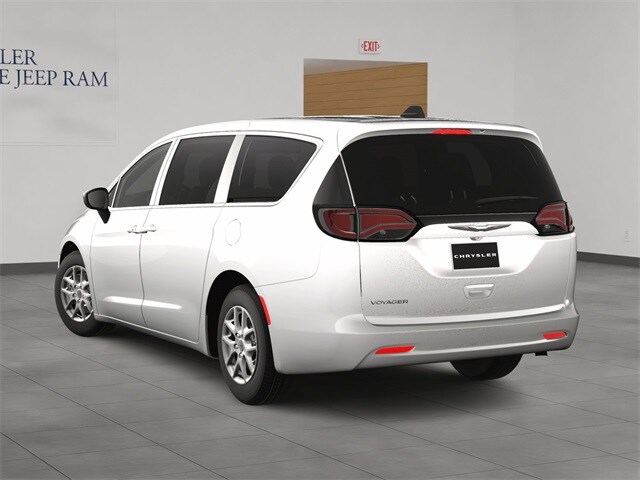 2025 Chrysler Voyager LX photo 4