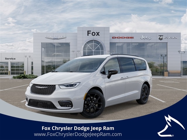 2026 Chrysler Pacifica Select's photo