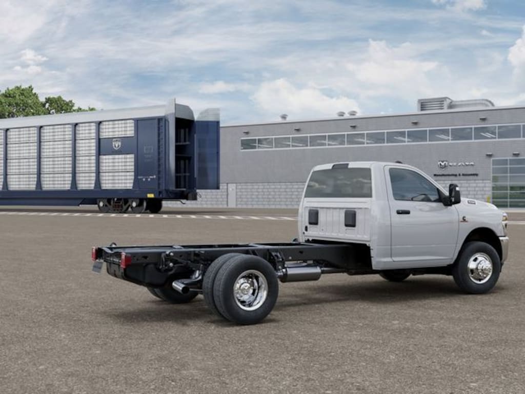 New 2026 Ram 3500 Chassis Cab TRADESMAN REGULAR 4X4 84' CA Pickup