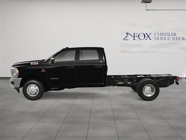 2024 Ram 3500 SLT photo 3