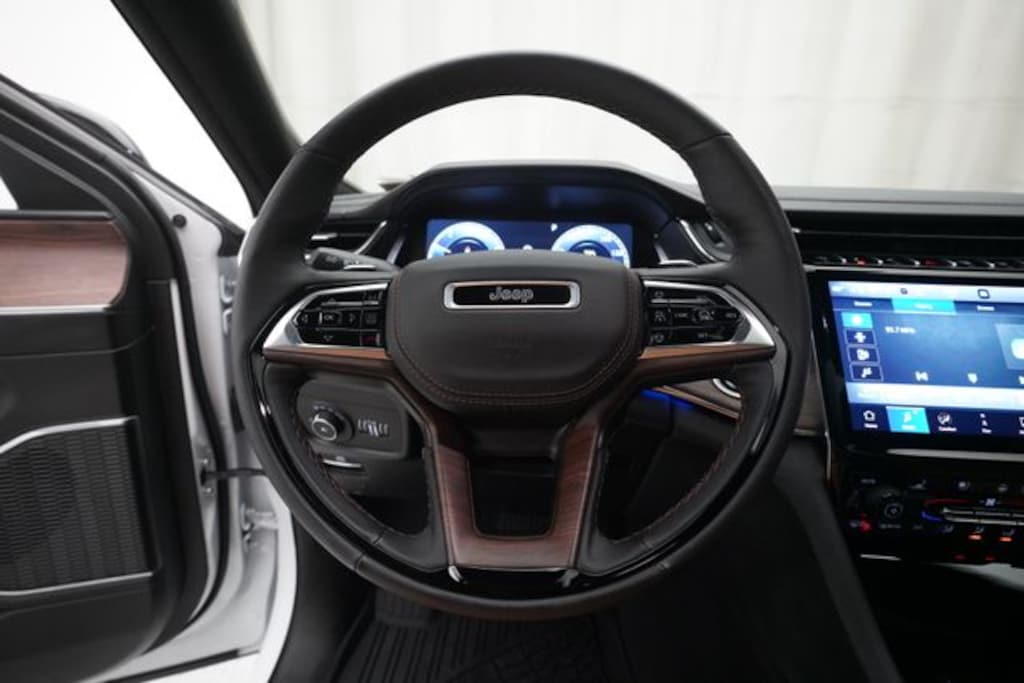Used 2025 Jeep Grand Cherokee Summit SUV