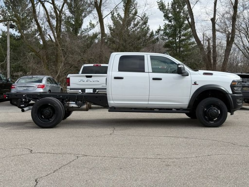 New 2026 Ram 5500 Chassis Cab TRADESMAN CREW 4X4 60' CA Pickup