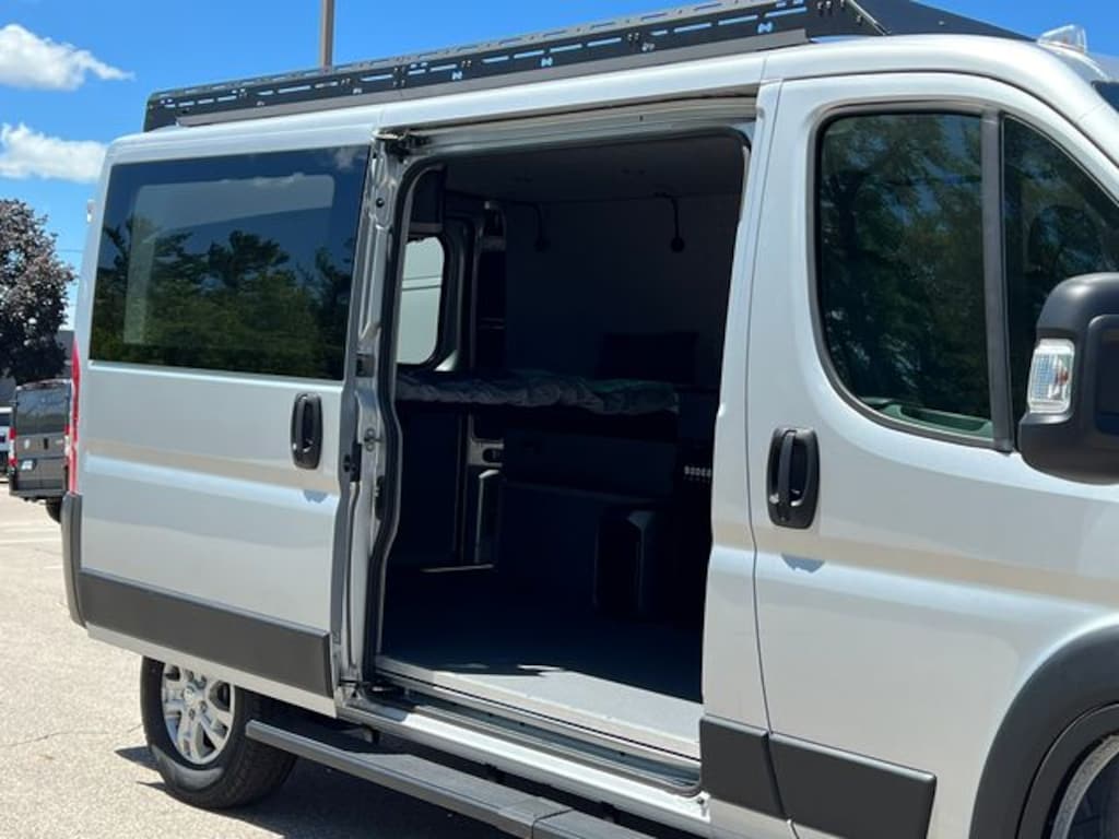 New 2024 Ram ProMaster PROMASTER 3500 SLT CARGO VAN LOW ROOF 136' WB Cargo Van