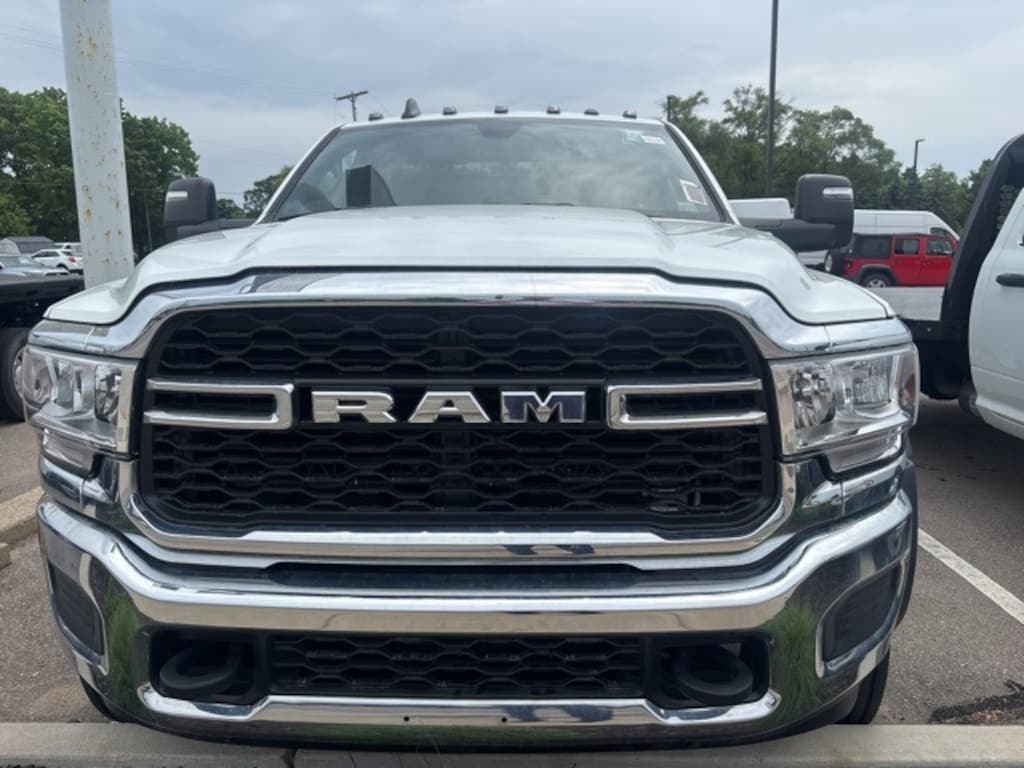 New 2024 Ram 5500 Chassis Cab 5500 TRADESMAN CHASSIS REGULAR CAB 4X4 84' CA Pickup